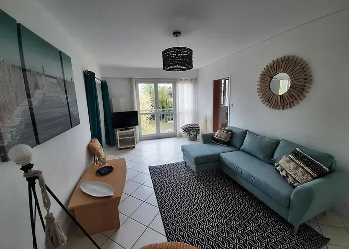 Idealement Situe Proche Tanchet Lejlighed *