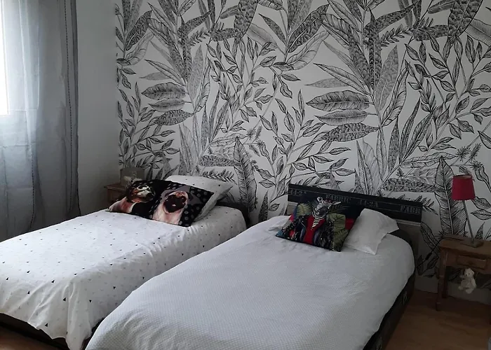 Idealement Situe Proche Tanchet *