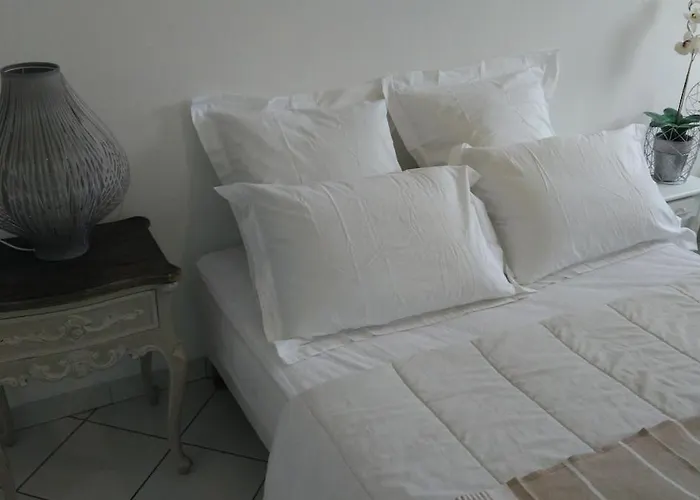 Idealement Situe Proche Tanchet